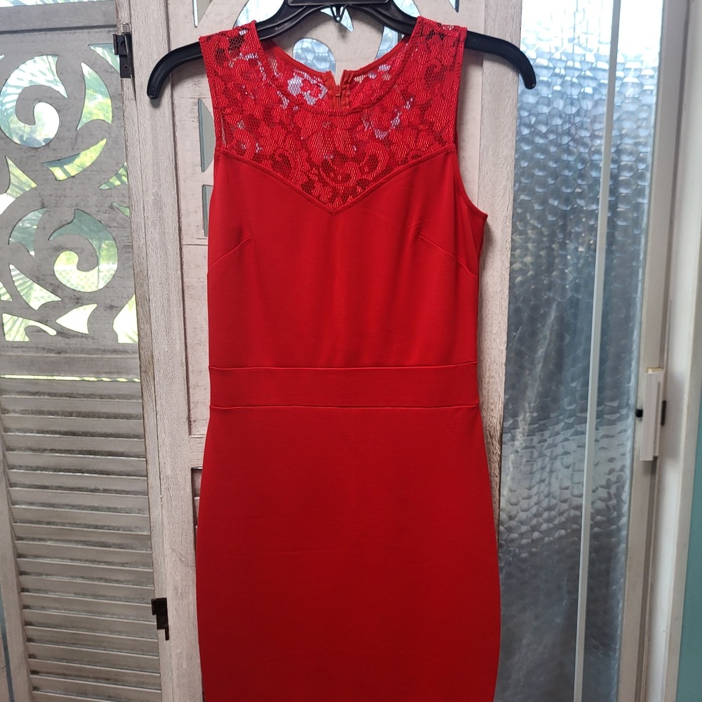 Chic Scarlet Lace Mini Dress